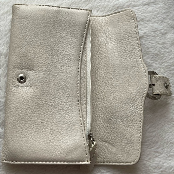 Michael Kors Wallet - Picture 4 of 7